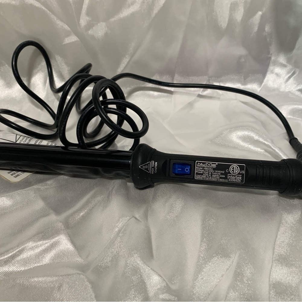 NUME Black Curling Wand